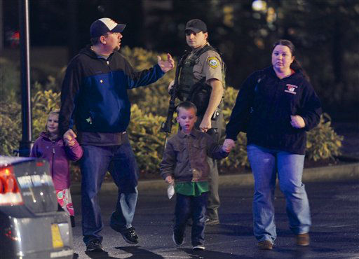 Gunman opens fire at Oregon mall