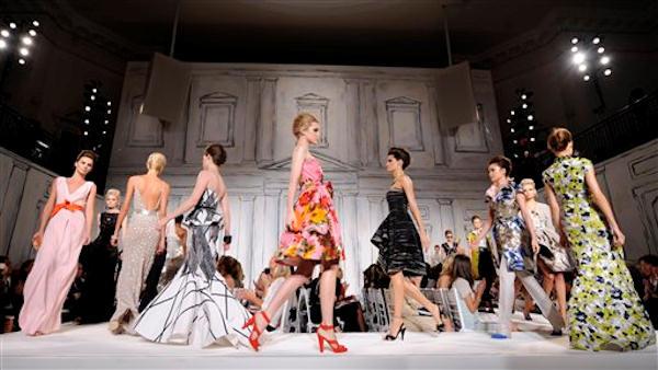 The spring 2009 collection of designer Oscar de la Renta is modeled during Fashion Week in New York, Wednesday Sept. 10, 2008. (AP Photo/Richard Drew)