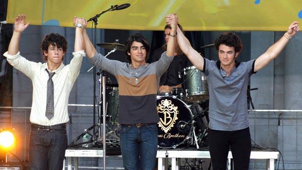 The GMA Summer Concert Series is heading to NYCs Central Park with an eclectic mix of live musical entertainment every FRIDAY.