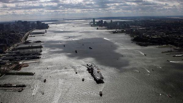 The World War II aircraft carrier Intrepid is moved via tugboat up the Hudson river to its berth, Thursday, Oct. 2, 2008. The Intrepid Sea Air and Space Museum occupied the Manhattan space until late 2006, when it was moved for extensive repairs and improvements costing nearly US$120 million. (AP Photo/Mary Altaffer)