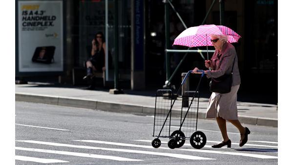 Tri-state residents try to beat the heat