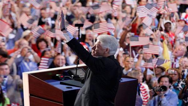 Former President Bill Clinton acknowledges the crowd as he prepares to address the Democratic National Convention in Denver,Wednesday, Aug. 27, 2008. (AP Photo/Stephan Savoia)