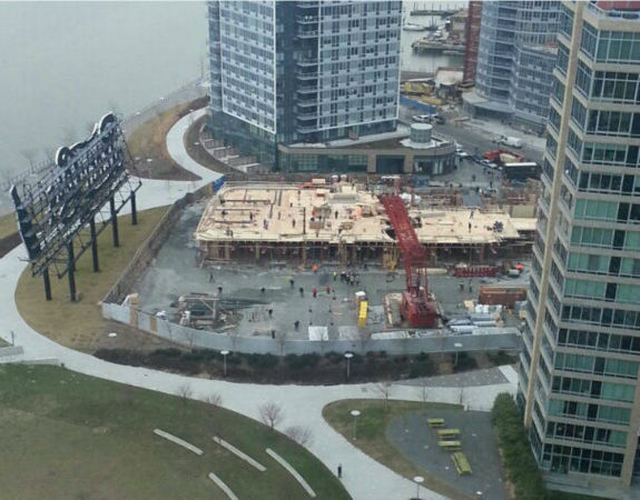 <div class="meta image-caption"><div class="origin-logo origin-image "><span></span></div><span class="caption-text">A large crane collapsed at a construction site in Long Island City, Queens.</span></div>