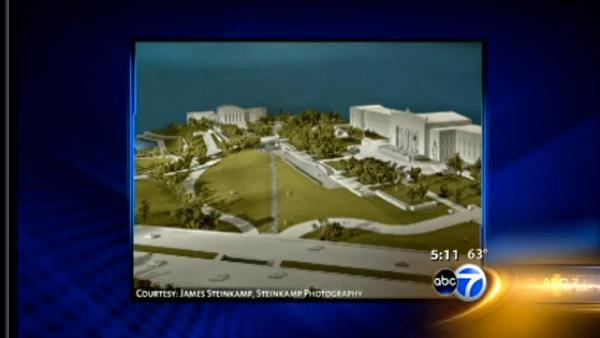 Woodhouses design for the Burnham memorial includes reshaping the grassy open area of Chicagos museum campus north of the Field Museum.