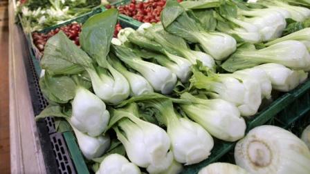 Bok choy, right, an ingredient used in Chinese cooking, is displayed at Garden State Farm Market in North Brunswick, N.J., Thursday, Jan. 25, 2007. (AP Photo/Mike Derer)