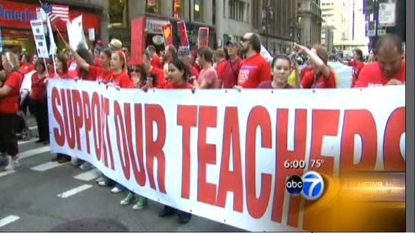 THOUSANDS OF CHICAGO TEACHERS RALLY ON FIRST DAY OF STRIKE