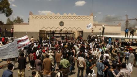 Protesters try to storm US Embassy in Yemen