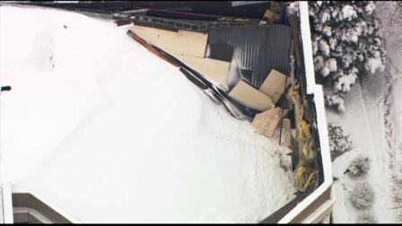 The heavy snow proved to be too much for a restaurant and banquet hall near OHare. The roof caved in at Cafe la Cave along Mannheim Road in Des Plaines. This Chopper 7 HD image is from Wednesday morning, March 6, 2013.
