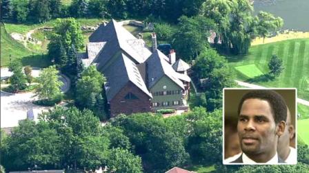 R. Kellys Chicago-area mansion has been sold for $950,000 in a foreclosure auction.