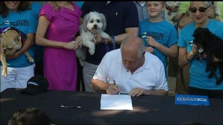 Surrounded by dog lovers and their four-legged friends, Gov. Pat Quinn signed legislation Saturday he said would help protect consumers who buy a dog or cat and then learn the animal is seriously ill.