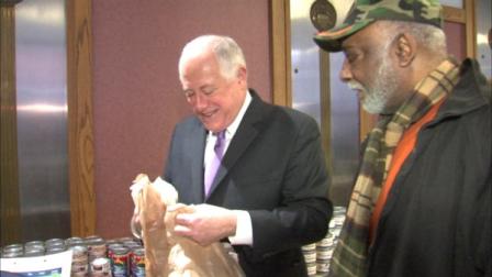 Governor Pat Quinn talked about the importance of helping feed the needy this holiday season.
