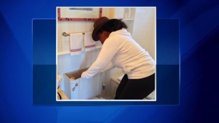 The Queen of Talk apparently isnt above fixing a toilet, as seen in a picture of Oprah taken by her best friend Gayle King.