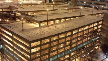 A message showed up early Sunday morning on the roof of the Rush University Medical Centers parking garage. Hi Mom, God Bless U! was written in the snow and could be seen from several hospital rooms.