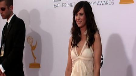 Kristen Wiig arrives at the 2012 Emmy Awards in Los Angeles