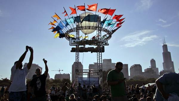 Crowds listen to music as the sun sets on Lollapalooza in Chicagos Grant Park on Sunday, Aug. 3, 2008. Lollapalooza organizers say the company does not market to a specific age range, but they always keep in mind that its getting a little older. (AP Photo/Russel A. Daniels)