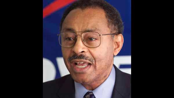 Roland Burris, once a Democratic candidate for Illinois governor, is shown outlining his economic plan for the state at his Chicago campaign headquarters in 2002.
