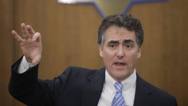 Cook County Sheriff Tom Dart at a news conference Thursday, March 5, 2009, in Chicago. (AP Photo/M. Spencer Green)