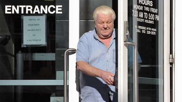 Former Chicago Police Department commander Jon Burge leaves the Federal Courthouse after he was released from custody Tuesday afternoon, Oct. 21, 2008 in Tampa, Fla. (AP Photo/Steve Nesius)