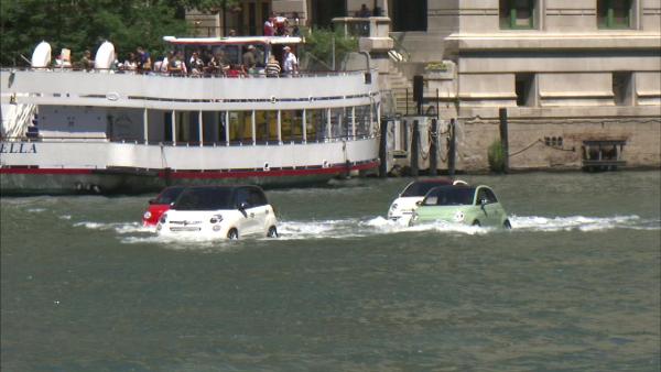 Four Fiat 500 jet skis made quite a splash riding along the Chicago River Sunday, much to the surprise of boaters and pedestrians who happened to be in the neighborhood.