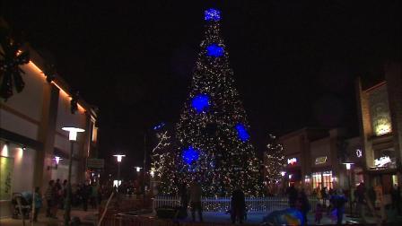 Holiday festivities are underway and one southwest suburb celebrates with a Christmas tree lighting.