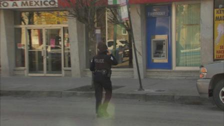 The hunt is now on for a bank bandit who hit a bank in the Back of the Yards Tuesday morning.