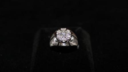 One of the rings that is available in the Illinois State Treasurer holiday auction.