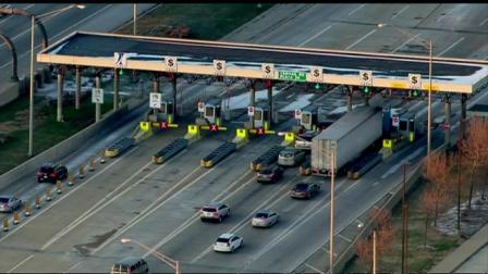 The Illinois Tollway has a new system for cleaning its toll cameras making it easier to catch those trying to avoid paying tolls.
