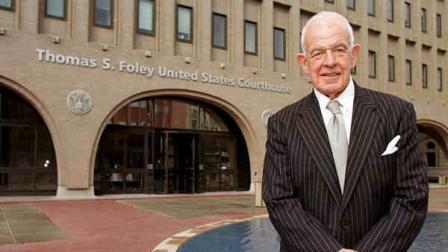 ** FILE ** Former House Speaker Tom Foley outside the federal courthouse in Spokane, Wash., in a Friday, April, 6, 2001 photo. Foley died at the age of 84 on October 18, 2013. (AP Photo/Jeff T. Green, file)