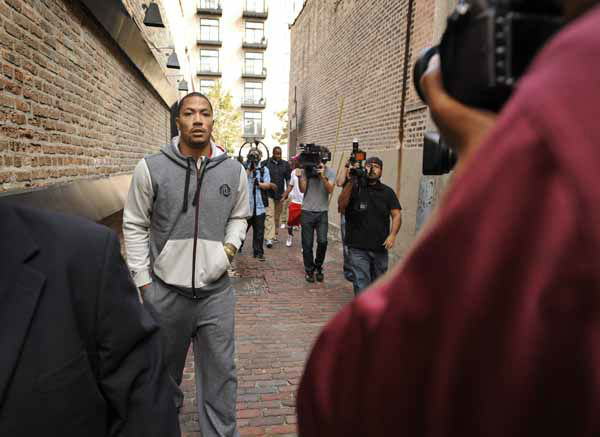 Chicago Bulls Derrick Rose breaks down and...