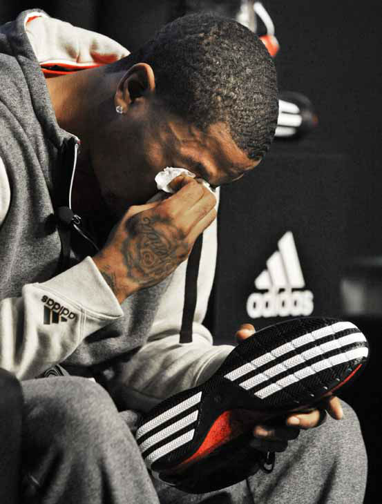 Chicago Bulls Derrick Rose breaks down and...
