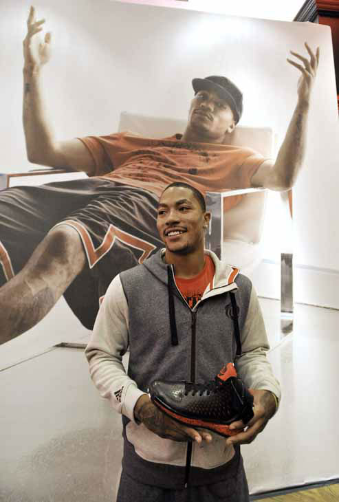 Chicago Bulls Derrick Rose breaks down and...