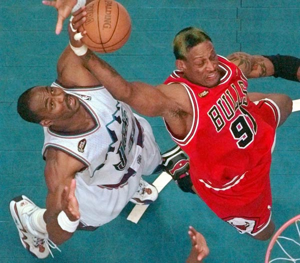 Utah Jazz's Karl Malone, left, tries to steal...