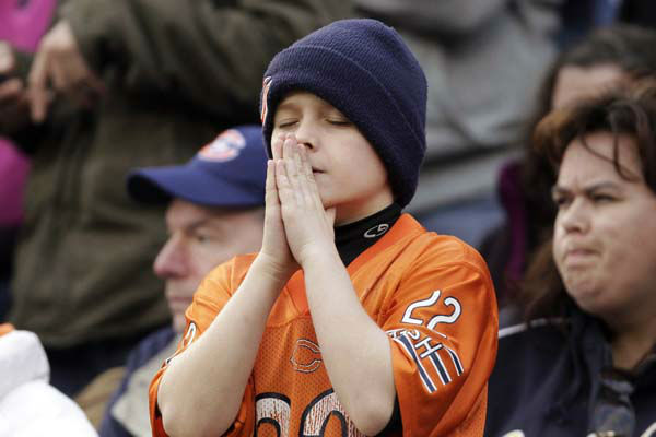 Chicago Bears quarterback Jay Cutler, center,...