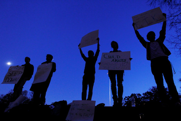 Penn State students rally for Joe Paterno