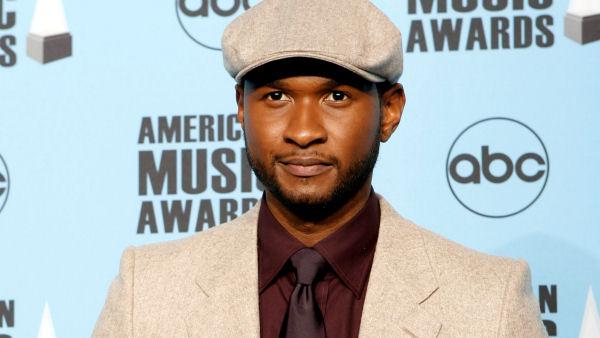 Usher is seen backstage at the American Music Awards in Los Angeles on Sunday, Nov. 18, 2007.