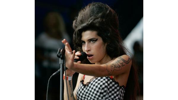 Amy Winehouse performs at Lollapalooza at Grant Park in Chicago on Sunday, Aug. 5, 2007. The three-day festival, headlined by Pearl Jam, includes 130 bands. (AP Photo/Brian Kersey)