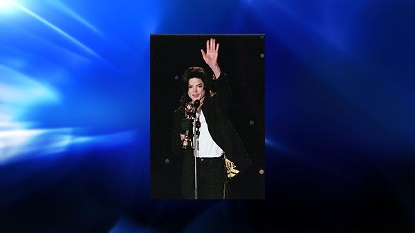 Tickets for Michael Jacksons 50 London concerts sold out within hours of becoming available, organizers said Friday.