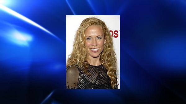In this March 6, 2008 file photo, singer Sheryl Crow poses on the press line at the grand opening celebration of restaurant Beso in Los Angeles. (AP Photo/Dan Steinberg, file)
(AP)