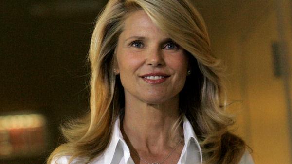 Christie Brinkley smiles as she walks past reporters during a break in her divorce trial against Peter Cook, Wednesday, July 2, 2008 in Central Islip, N.Y.. (AP Photo/Mary Altaffer)