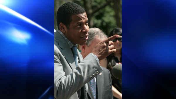 Rapper Jay-Z gestures while speaking at a news conference in New York, Thursday Aug. 7, 2008. Mayor Michael Bloomberg teamed up with Jay-Z to announce that the next three Saturdays the city will close seven miles of streets to vehicle traffic, giving the streets over to New Yorkers for leisure and fun. (AP Photos/Bebeto Matthews)