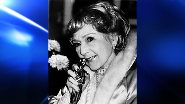 In this March 26, 1976 file photo, actress Mary Pickford, 83, a star of Hollywoods silent film era, holds the Honorary Oscar given to her in recognition of her contributions to the film industry, at her home in Beverly Hills, Calif., March 26, 1976.(AP Photo/file)
(AP)