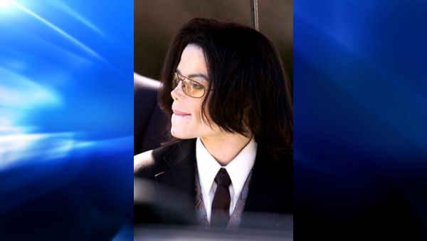 ** FILE ** Michael Jackson leaves the Santa Barbara County Courthouse in Santa Maria, Calif., Monday, March 7, 2005, following the sixth day in Jacksons trial on charges of child molestation. Jackson has been hunting for real estate on Marylands Eastern Shore as he searches for a vacation home, a publicist for the pop star said. The self-proclaimed King of Pop visited the rural peninsula last week for about 24 hours, but has not made a purchase, Raymone Bain told The Washington Post. (AP Photo/Michael A. Mariant)