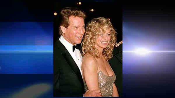FILE - In this March 5, 1989 file photo, actors Ryan ONeal, left, and Farrah Fawcett are shown at the premiere of the film. Chances Are, in New York. (AP Photo/Ray Stubblebine, file)
(AP)