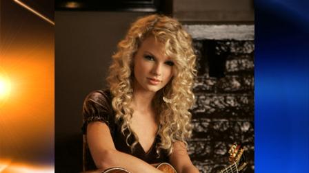 FILE - In this Oct. 19, 2006 file photo, Taylor Swift is photographed in Nashville, Tenn. (AP Photo/Mark Humphrey, file)