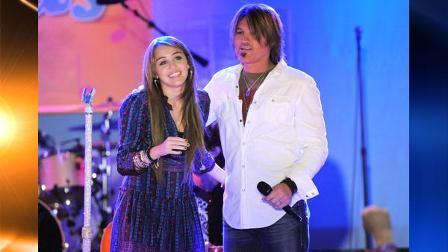 Singer Miley Cyrus, left, and her father singer Billy Ray Cyrus perform together on ABCs Good Morning America, Wednesday, April 8, 2009 in New York. (AP Photo/Evan Agostini)