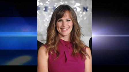 Actress Jennifer Garner attends a press conference to announce her partnership with Frigidaire to help raise money for the CHANGE program and Save the Children foundation, in New York, on Thursday, Sept. 24, 2009. (AP Photo/Peter Kramer)