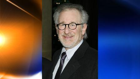 In this Dec.9,2009 photo showing director Steven Spielberg arriving at the Americas Democratic Legacy Award Gala in Beverly Hills, Calif. Spielberg, Nicole Kidman and Avatar star Sam Worthington are joining the list of celebrity presenters at the Golden Globe Awards. The Hollywood Foreign Press Association, which puts on the Golden Globes, says Spielberg will help hand out trophies at the 67th annual ceremony. (AP Photo/Danny Moloshok)