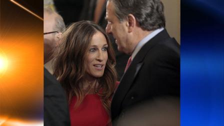 Actress Sarah Jessica Parker walks with Paul Pelosi, husband of House Speaker Nancy Pelosi of Calif., as they attend the awards presentation for the 2009 National Medal of Arts and National Humanities Medal, Thursday, Feb. 25, 2010, in the East Room of the White House in Washington. (AP Photo/Pablo Martinez Monsivais)