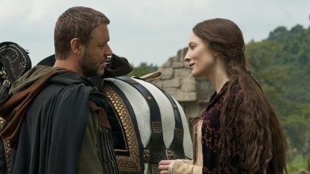 Robin (RUSSELL CROWE) bids farewell to Marion (CATE BLANCHETT) in Robin Hood.