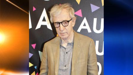 US filmmaker Woody Allen poses during the photocall of the film festival of Paris, in Paris, Thursday, July 1, 2010. (AP Photo/Thibault Camus)